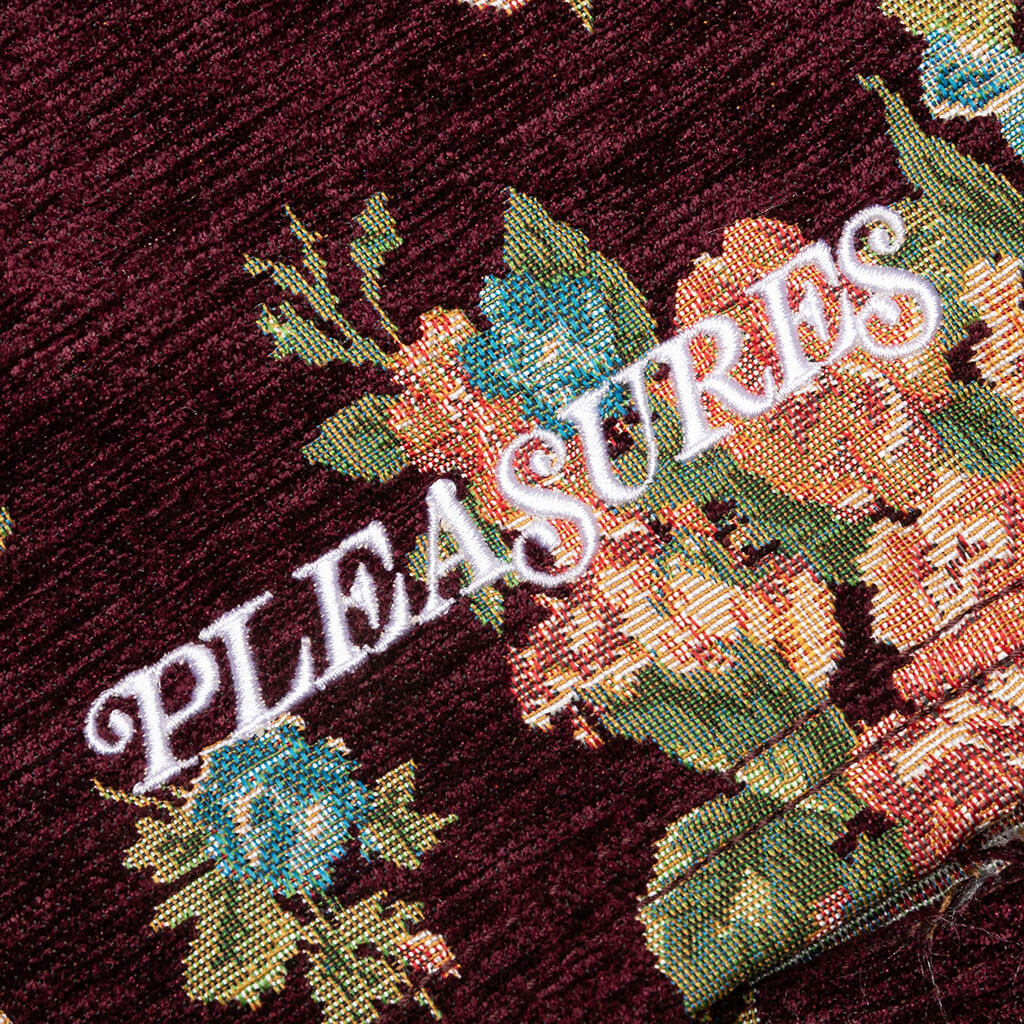 Deja Vu Woven Floral Shorts - Maroon